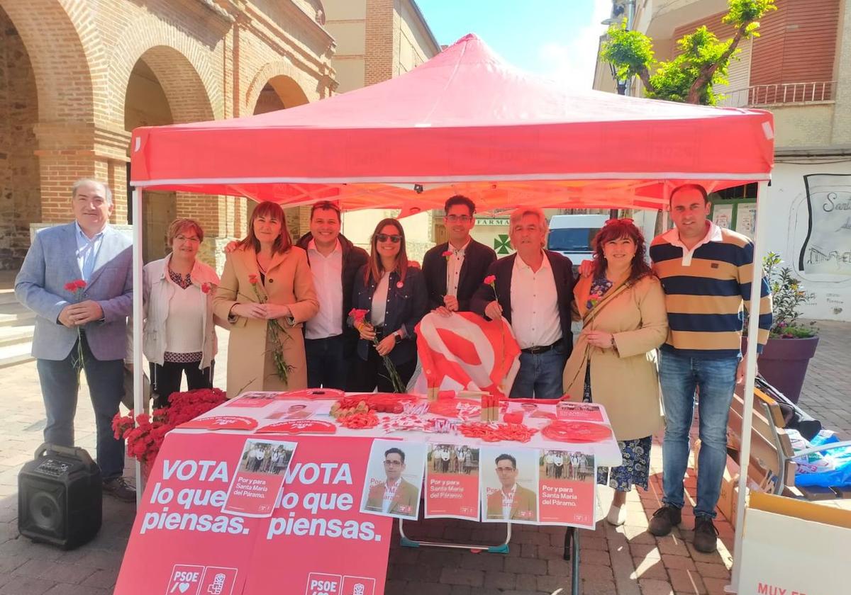 Carpa del PSOE en Santa María del Páramo.