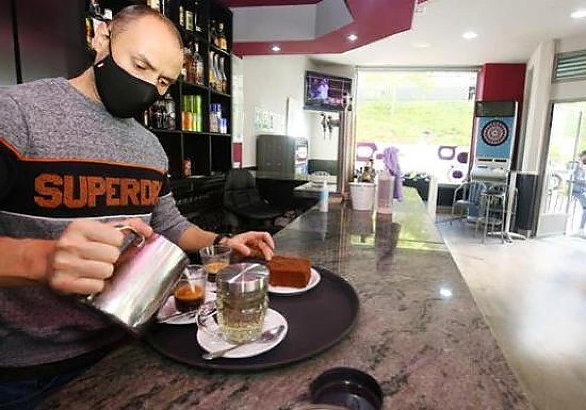 Trabajador del sector de hostelería.