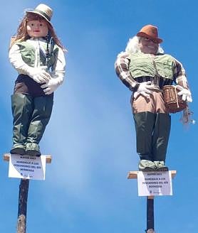 Imagen secundaria 2 - Diferentes 'mayos monigotes' en las localidadesd de Sariegos.