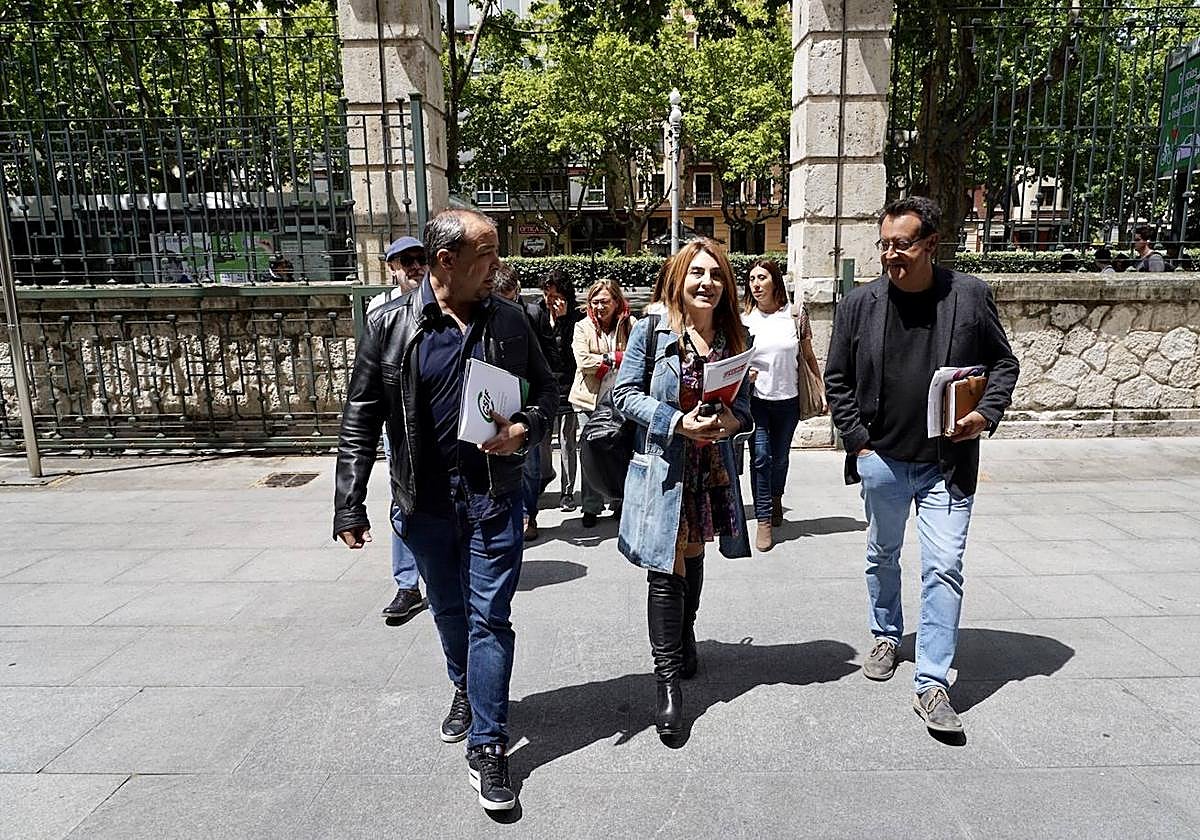 Representantes sindicales acuden a la reunión con Sanidad para alcanzar un acuerdo que desconvoque la huelga.