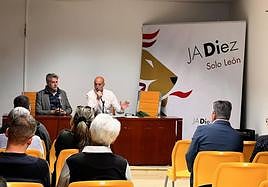 José Antonio Diez se reúne con las plataformas de vecinos de León.