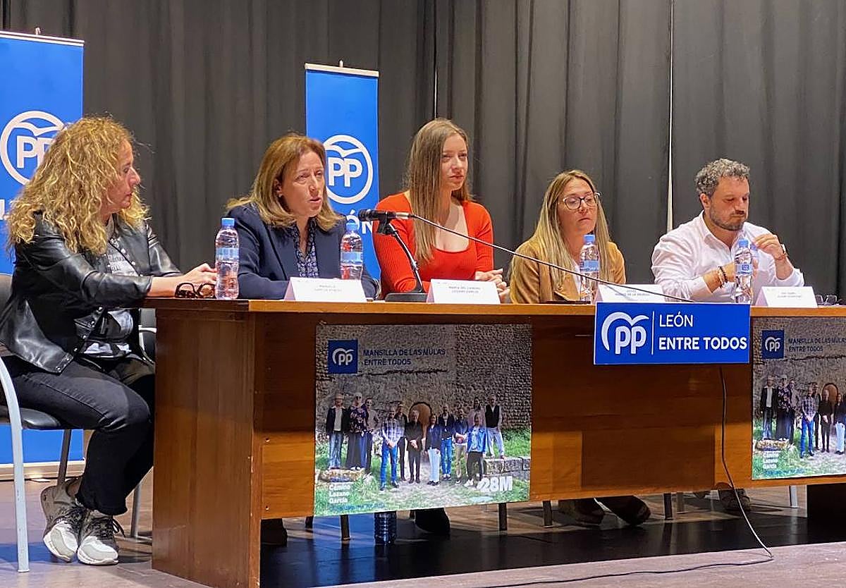 Reunión entre alcaldesas y cargos del PP para dar potencia a esta campaña.