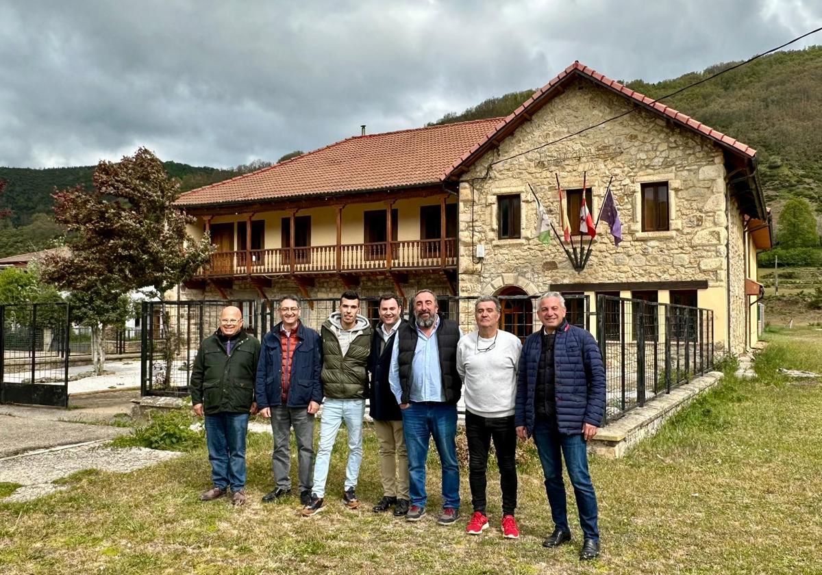 Javier Alfonso Cendón con la candidatura del PSOE en Boca de Huérgano.