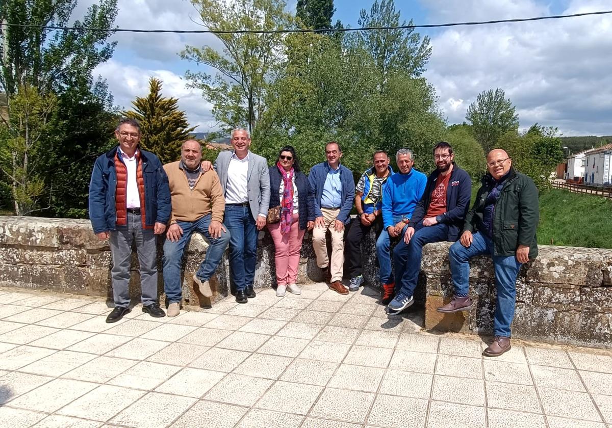 La cúpula del PSOE provincial arropa a la candidatura en Valderrueda.