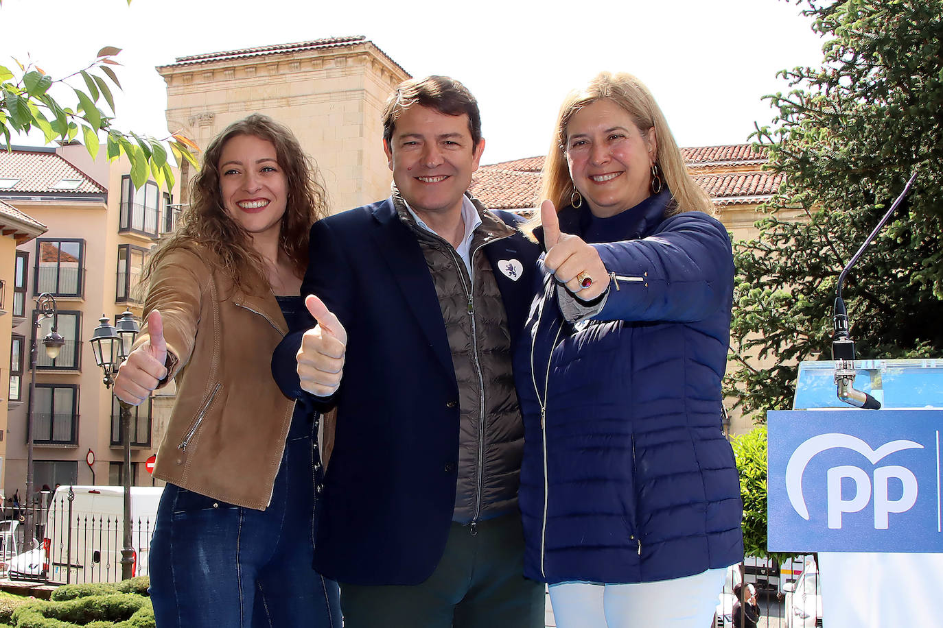 León vive una intensa jornada política