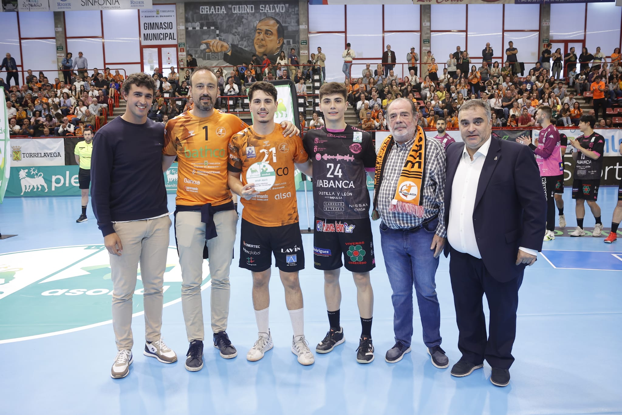 Traspié del Abanca Ademar en Torrelavega