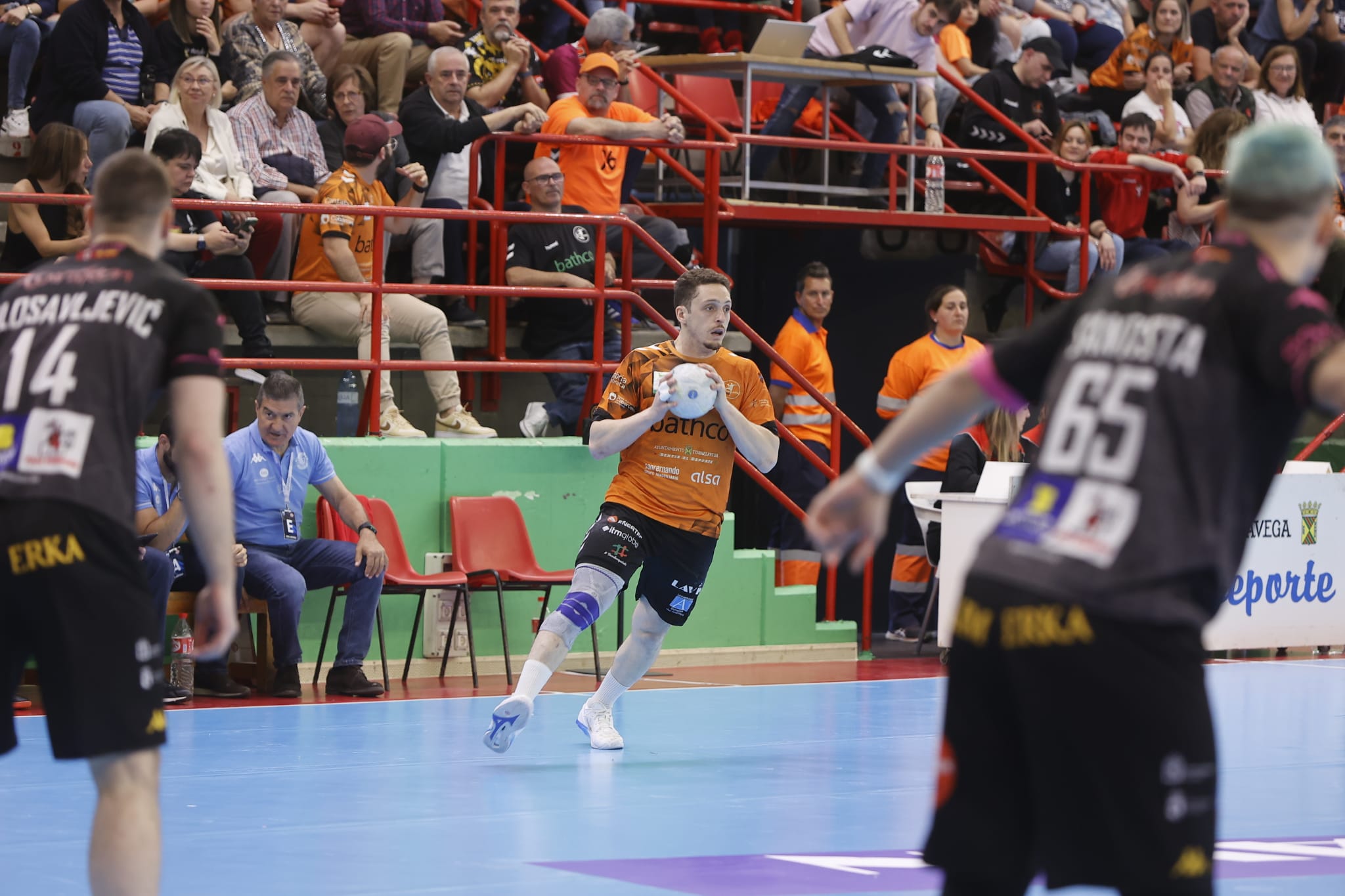 Traspié del Abanca Ademar en Torrelavega