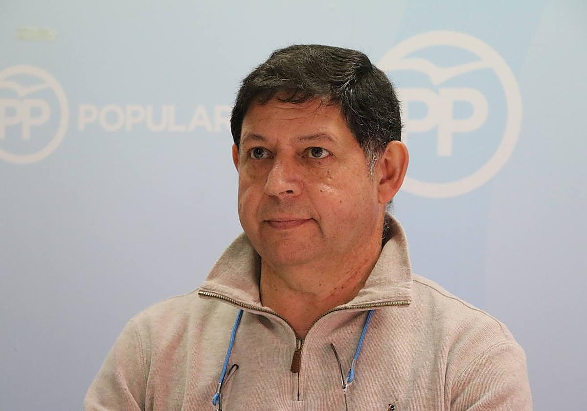 María Donata Álvarez de la Varga, número 2 del PP de Valencia de Don Juan, y José Jiménez, alcaldable del PP en el municipio.