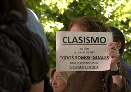 Un gran número de trabajadores del sector de la justicia se han concentrado frente a la Subdelegación de Gobierno de León.