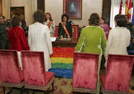 Primera boda entre mujeres de la ciudad de León. Las concejalas socialistas, Teresa Gutiérrez y Susana Travesí Lobato oficiaron el enlace.