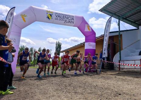 Imagen secundaria 1 - Imágenes de la competición deportiva celebrada este pasado domingo en Valencia de Don Juan.