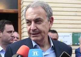 El expresidente del Gobierno José Luis Rodríguez Zapatero visita la localidad leonesa de Cistierna y mantiene un encuentro con la candidatura del PSOE