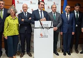 El consejero de Medio Ambiente, Vivienda y Ordenación del Territorio, Juan Carlos Suárez-Quiñones, participa en el acto de firma del acuerdo entre la Junta y las entidades financieras para la concesión de garantías destinadas a facilitar el acceso de jóvenes a la vivienda en régimen de propiedad.