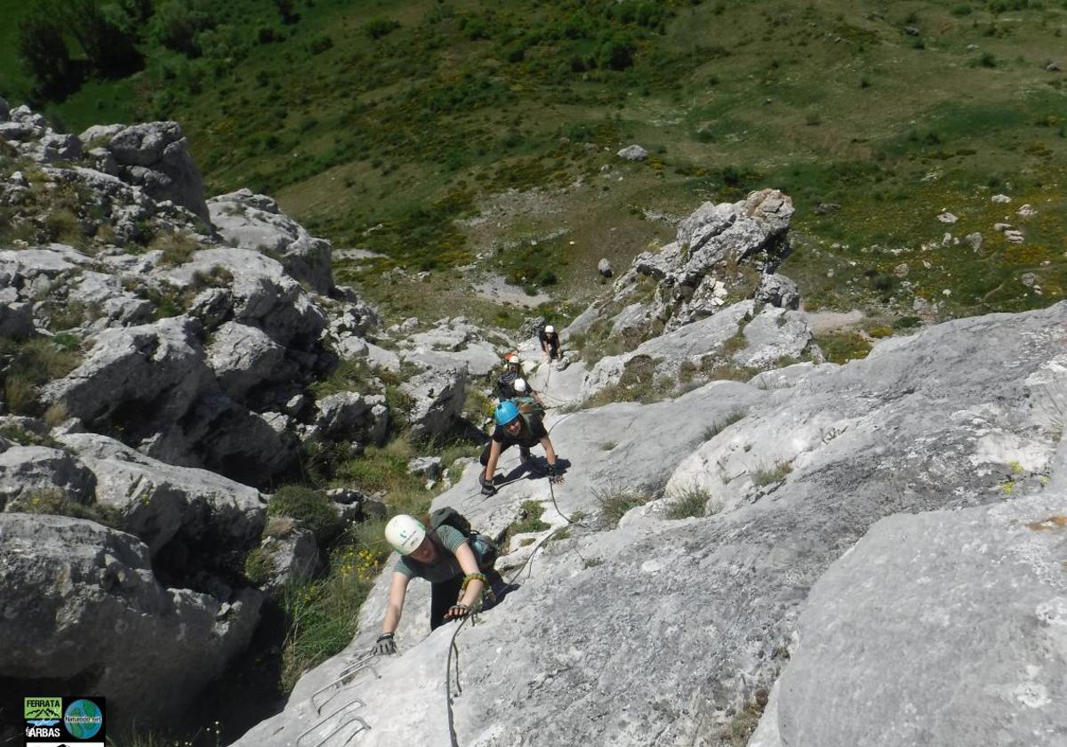 Los mejores planes para disfrutar del fin de semana en la provincia, como la vía ferrata del valle de Arbás.