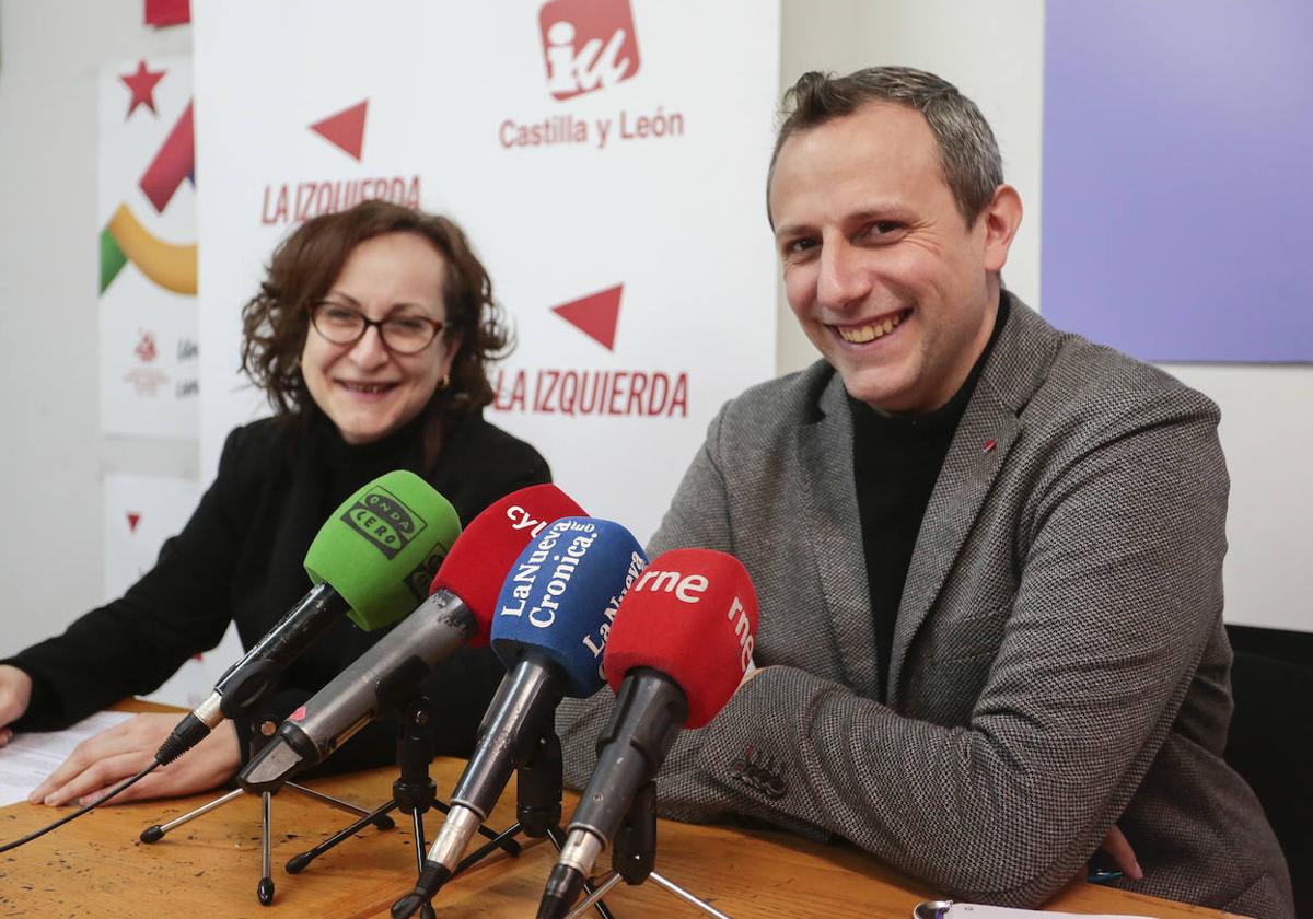 Carmen Franganillo, de Izquierda Unida de León local y Nael Blanco, de Podemos León.