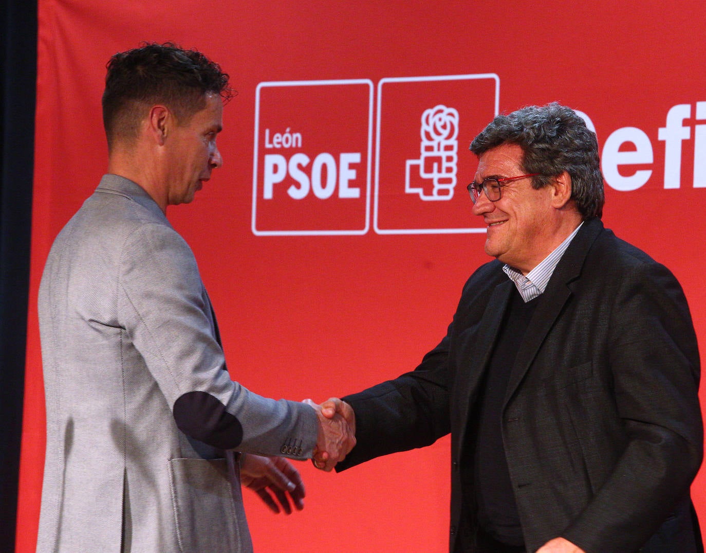 El ministro de Inclusión y Seguridad Social participa en un acto del PSOE en Villablino