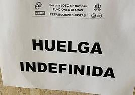 Imagen de uno de los carteles de la huelga en los Juzgados de León.