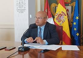 El subdelegado del Gobierno en León, Faustino Sánchez, presenta el dispositivo especial de cara a las elecciones del 28 de mayo.