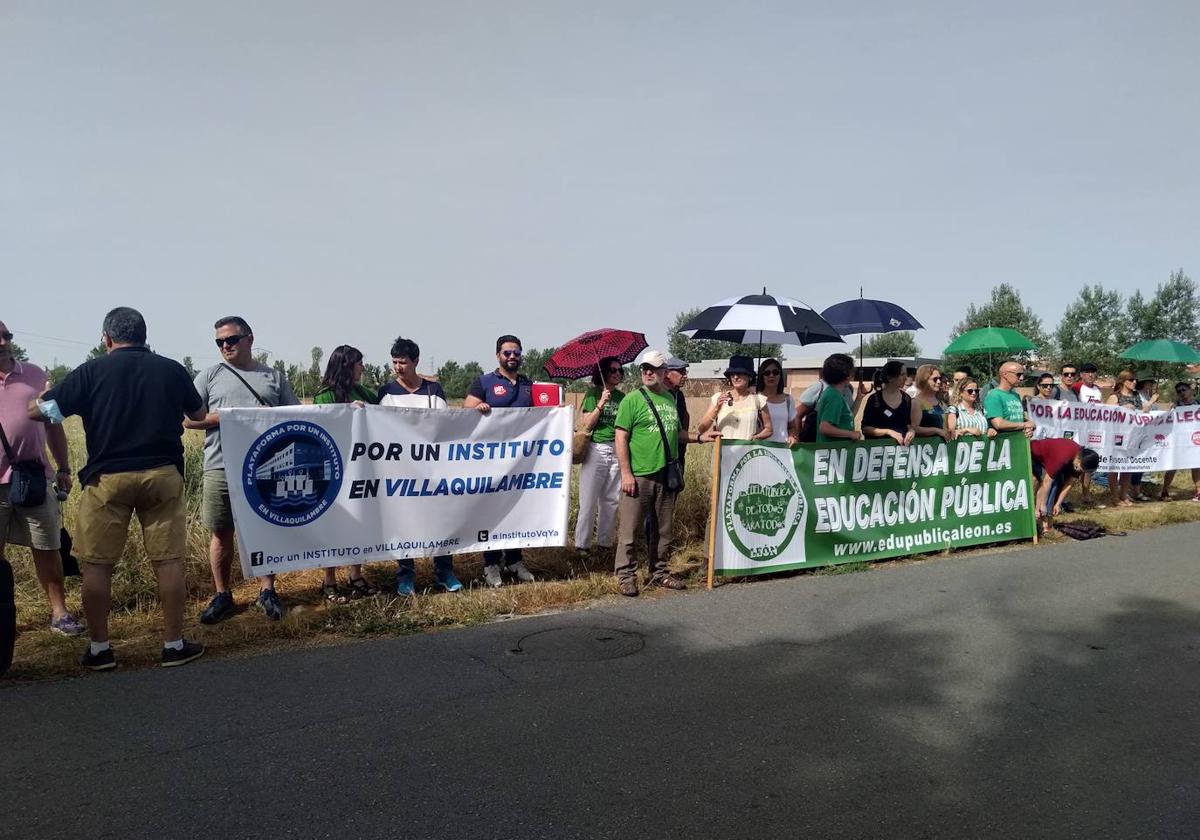 Concentración de 'Por un instituto en Villaquilambre' el pasado verano.