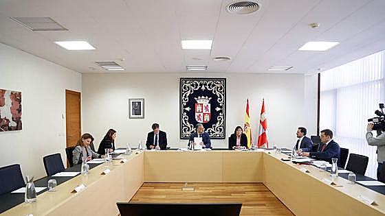 PP y PSOE llevarán al pleno de las Cortes las «justas» demandas de los funcionarios de justicia y la apertura «todo el año» de los comedores escolares