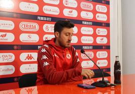 Isra Martínez, entrenador de la Cultural, en rueda de prensa.