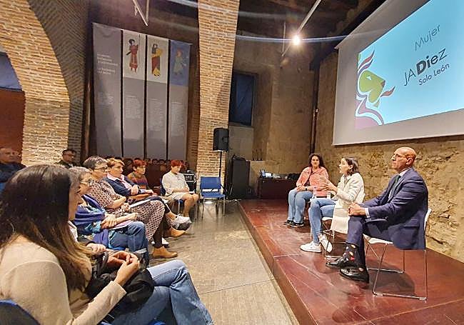 Reunión de Diez con el Consejo de la Mujer.