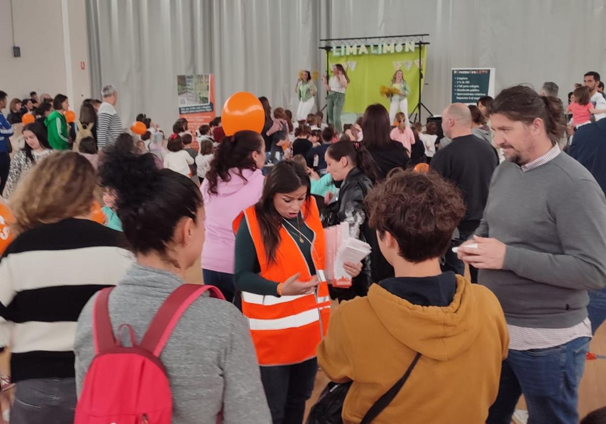 Fiesta de Ciudadanos para celebrar el fin de campaña electoral en León.