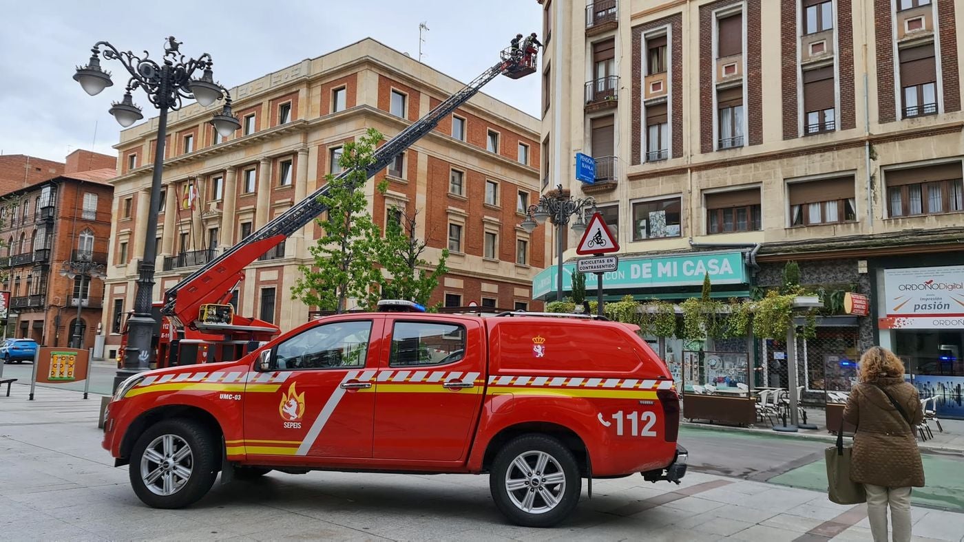 Bomberos León interviene en Ordoño II