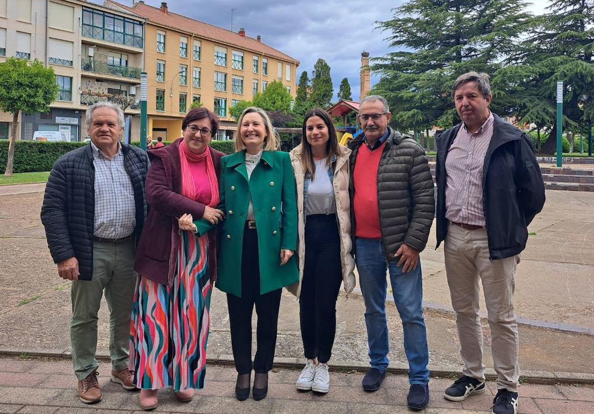 Acto público con entrega de bollo preñao y visita a San Andrés por parte de la candidata y la secretaria.