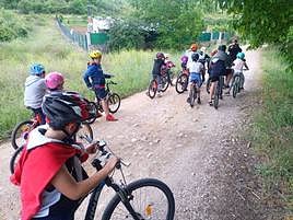 El ciclismo «al cole» con la Fundación Reino de León y el Maglia Tecnosylva.