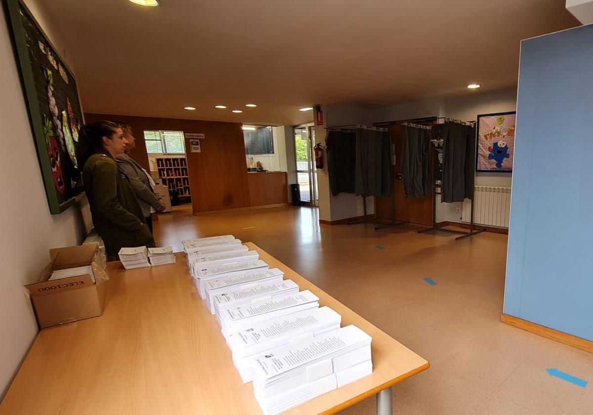 Apertura de un colegio electoral en la ciudad de León.