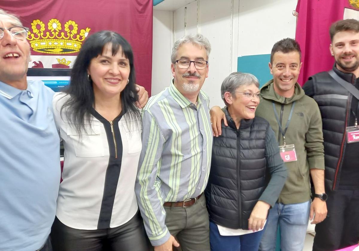 Los concejales de UPL celebran su victoria en San Andrés del Rabanedo.