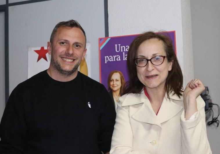 Nael Blanco y Carmen Franganillo en la sede de IU