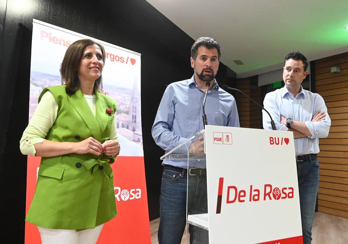 El secretario general del PSOECyL, Luis Tudanca, valoró los resultados en Burgos junto al candidato del PSOE, Daniel de la Rosa, y la secretaria provincial, Esther Peña