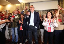 El actual alcalde socialista de Ponferrada, Olegario Ramón, ha salido reforzado este 28M. Crece en concejales y refuerzo electoral frente a un Marco Morala que ha disparado al PP en la capital berciana.