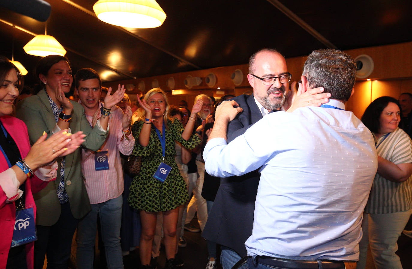 Olegario crece, Morala se dispara