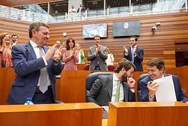 . El presidente de la Junta de Castilla y León Alfonso Fernández Mañueco y el vicepresidente de la Junta Juan García Gallardo en el Pleno de las Cortes de Castilla y León