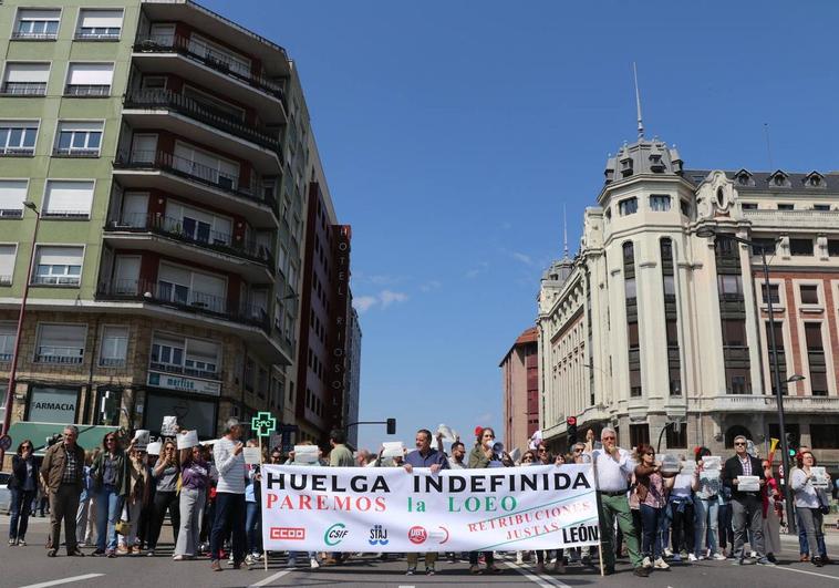 «Aquí están, estos son los que sacan el montón» han gritado los funcionarios de Justicia.