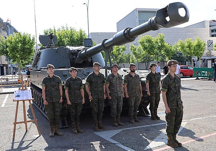 Carro de combate de las Fuerzas Armadas en la exhibición de este viernes en León.