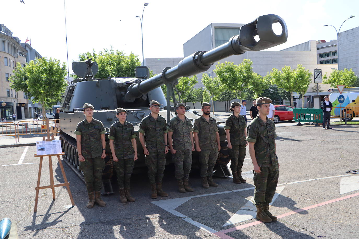 Exhibición de las Fuerzas Armadas en León