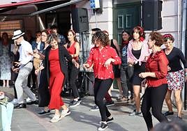 El evento comenzó con una exhibición de baile de la Escuela Arpegio