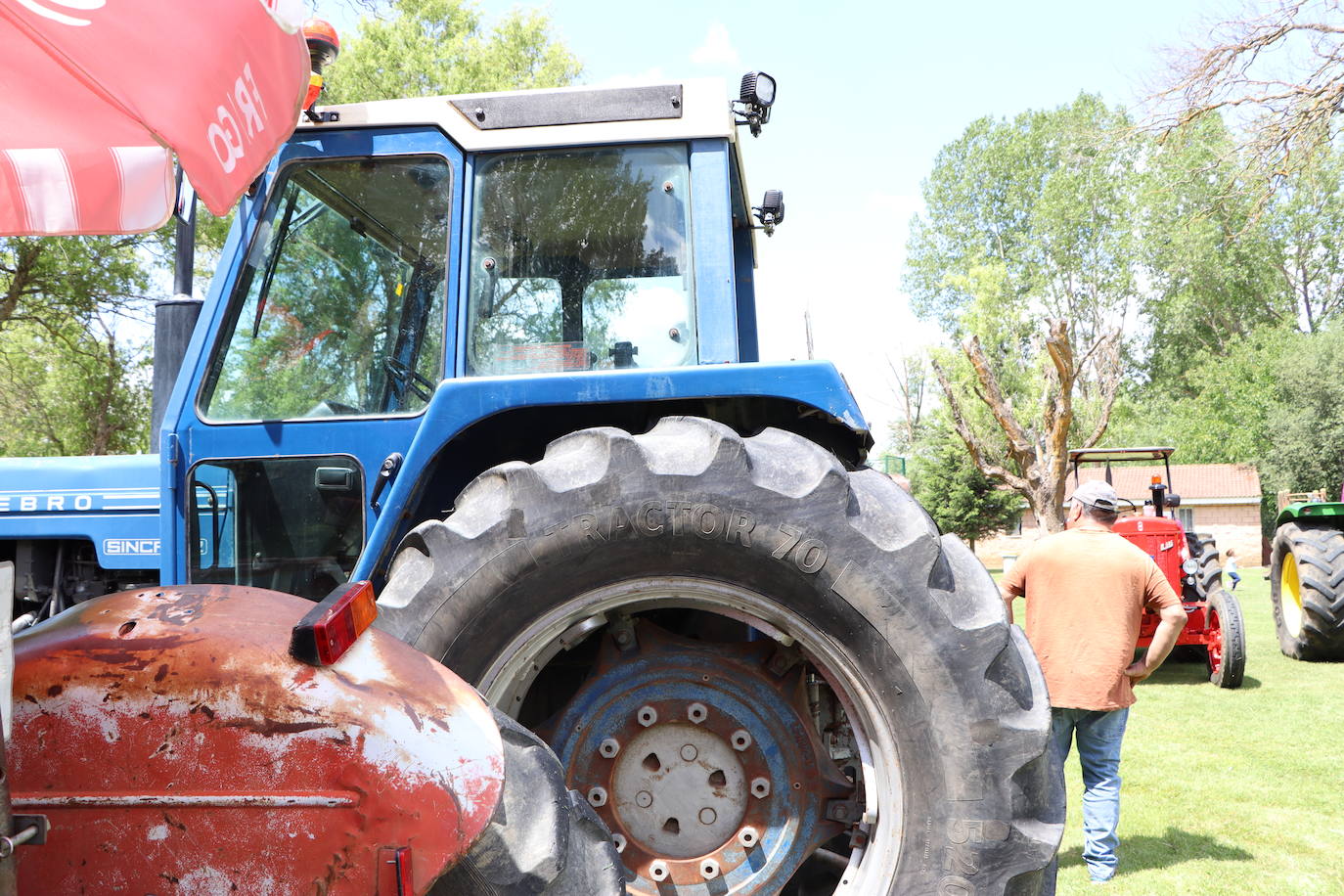Concentración de tractores antiguos