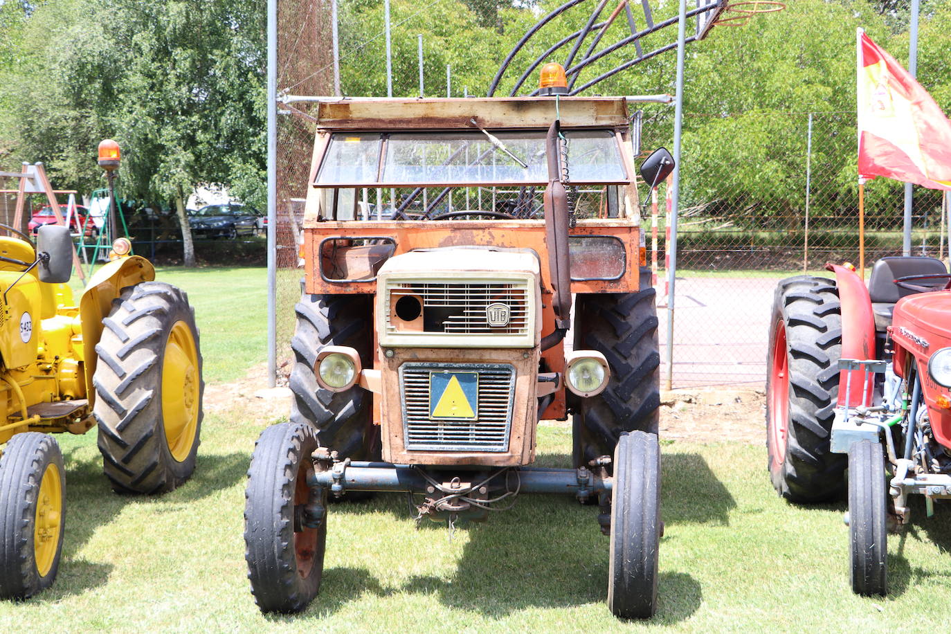 Concentración de tractores antiguos