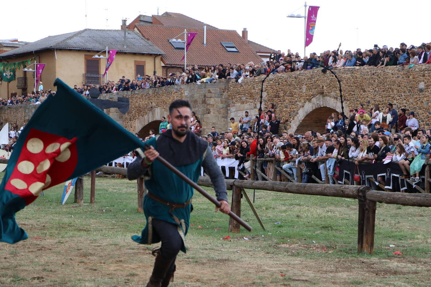 Las Justas Medievales llenan de color Hospital de Órbigo