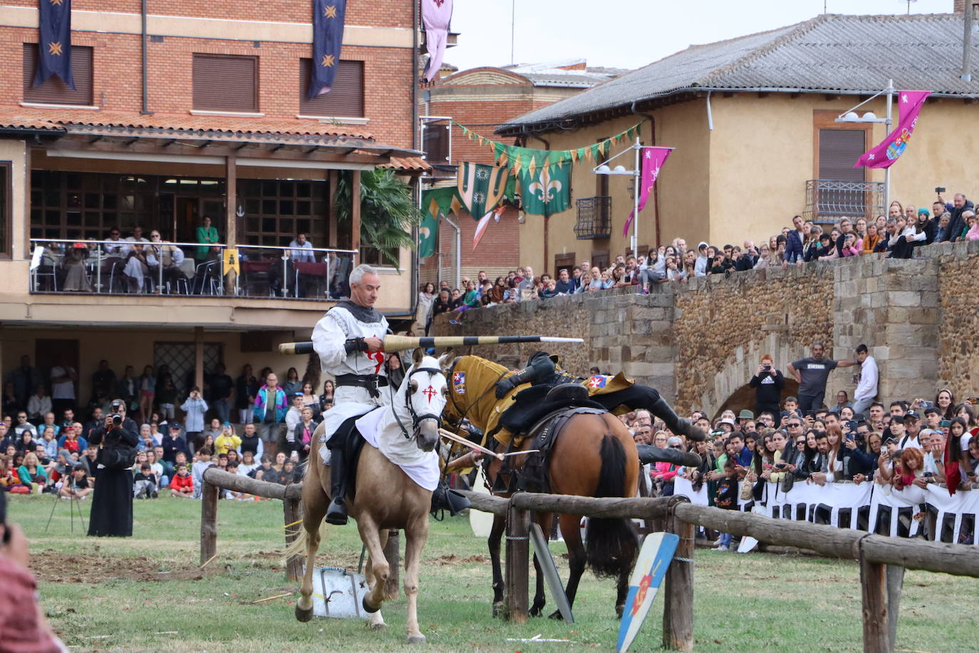 Las Justas Medievales llenan de color Hospital de Órbigo