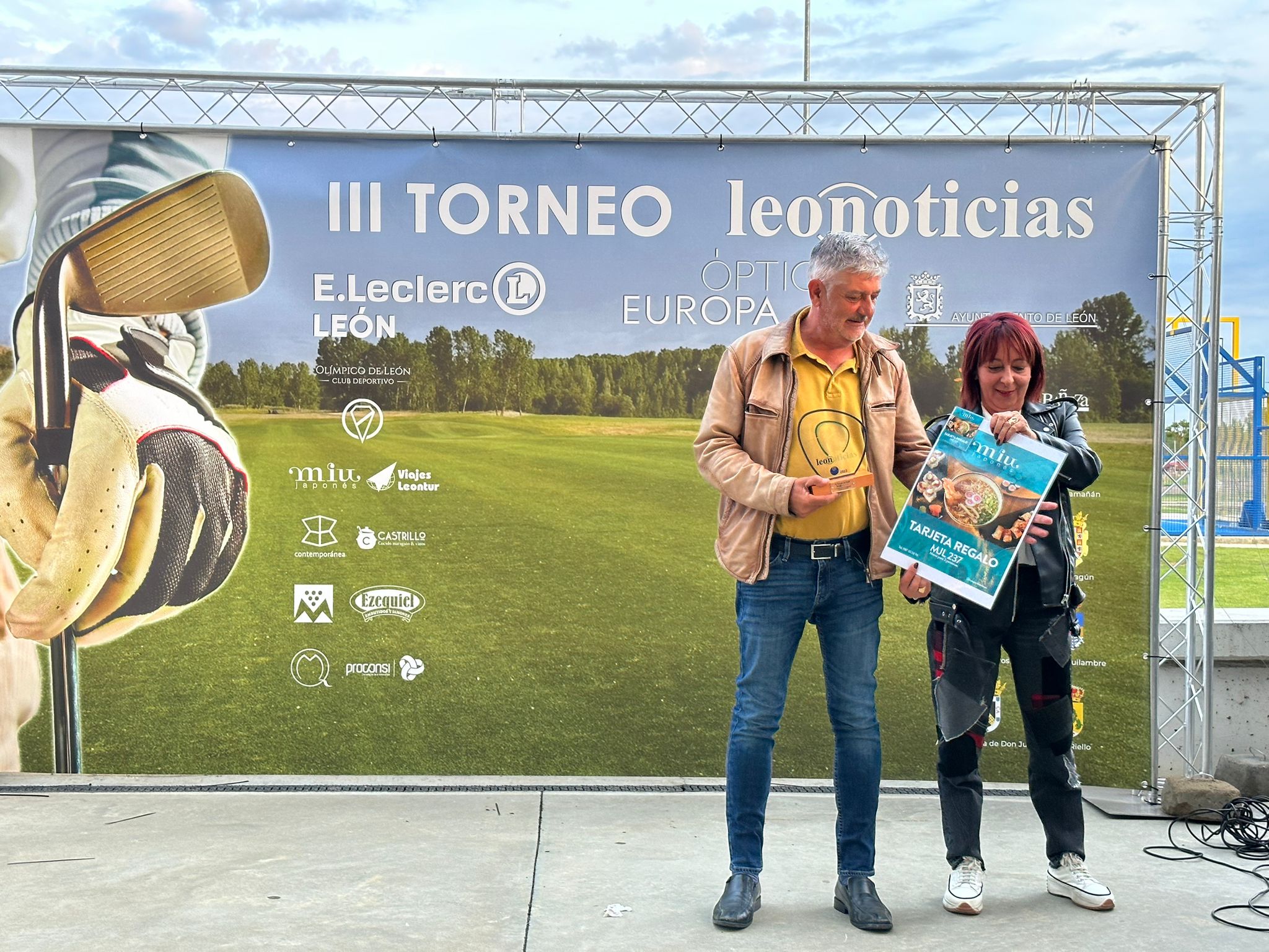 Los ganadores del III Torneo de Golf de leonoticias