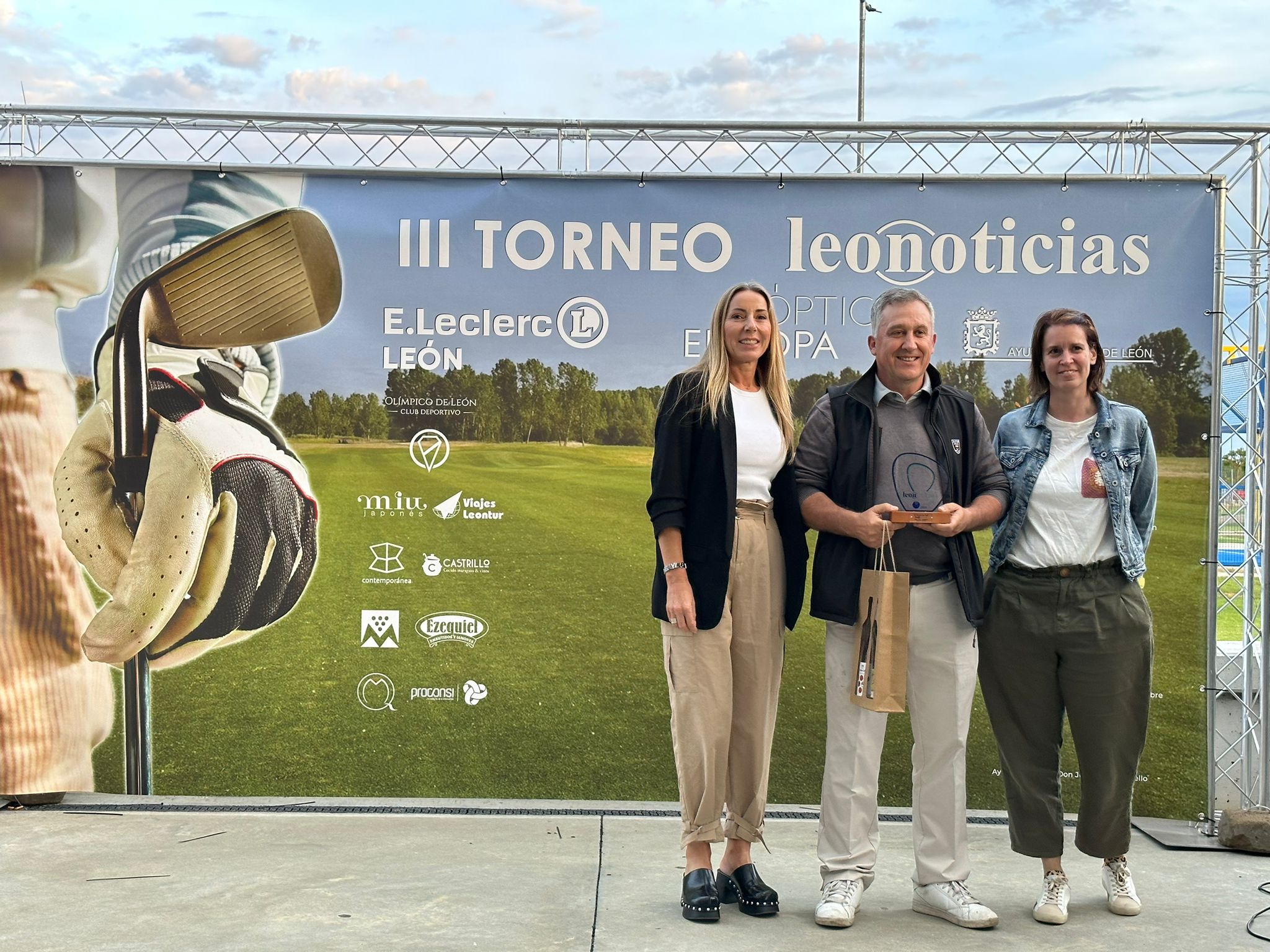 Los ganadores del III Torneo de Golf de leonoticias