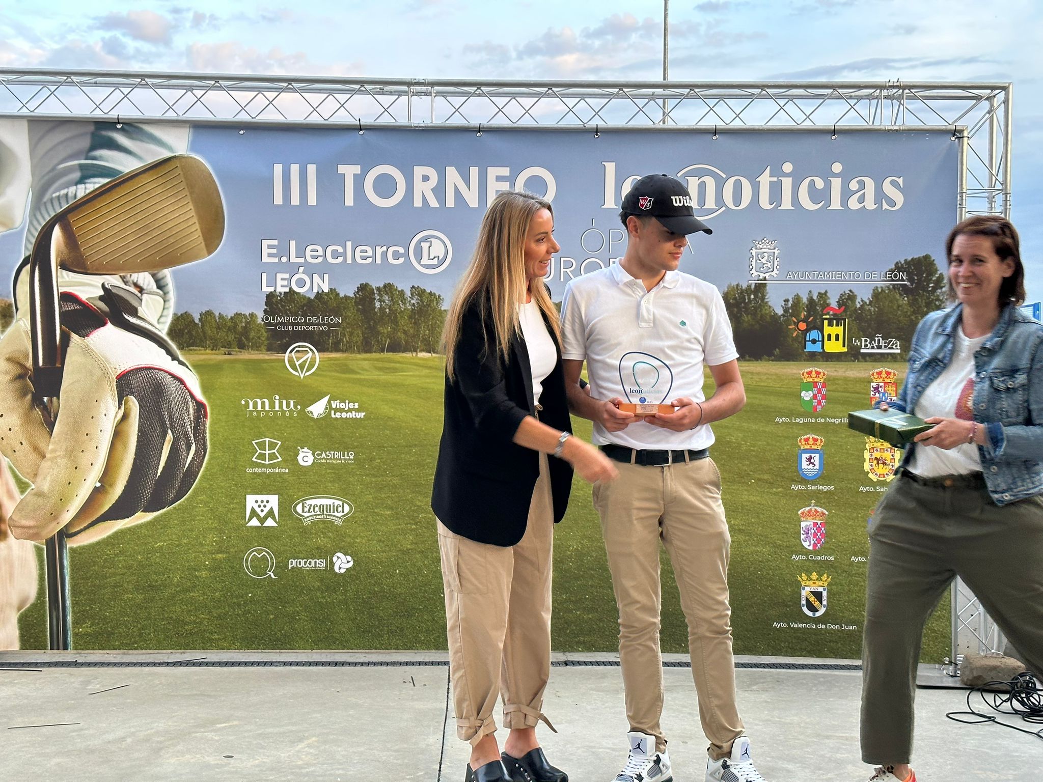 Los ganadores del III Torneo de Golf de leonoticias