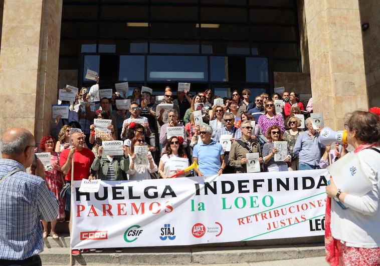Decenas de funcionarios de Justicia de León persisten con las movilizaciones