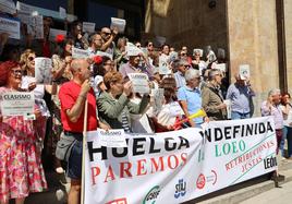 Nueva concentración de los funcionarios de justicia este martes a las puertas del Juzgado de León.
